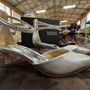 Badgley Mischka bejeweled Silver Women's Shoes size 7